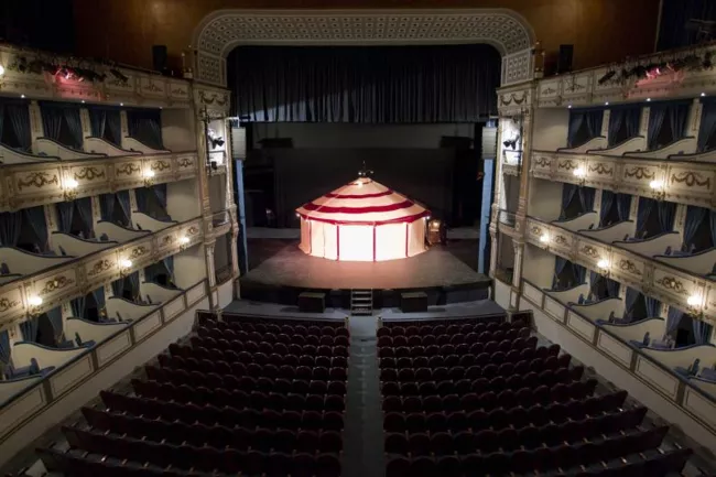 Vela d'Escarlata Circus al Teatre Cervantes de Málaga