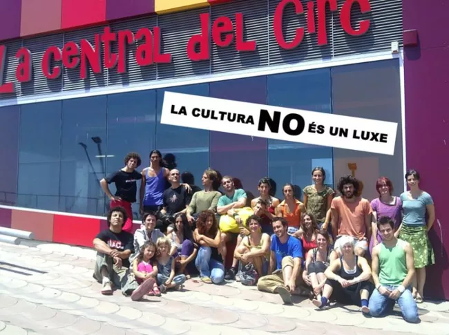 La Central del Circ i l'APCC reivindicant que la cultura no és un luxe el 2012