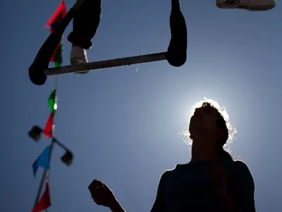 Taller de circ de l'Ateneu Popular 9Barris a la Trinitat. Foto: Carles Calero